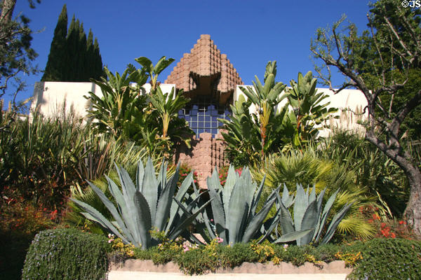 Sowden House (1926) (5121 Franklin Ave.). Los Angeles, CA. Architect: Lloyd Wright.