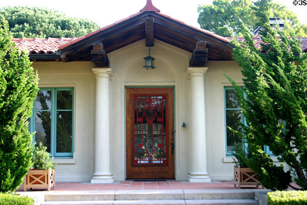 Gorham house (1910) (336 Adelaide Dr.). Santa Monica, CA. Style: Simple Craftsman. Architect: Robert Farquhar.