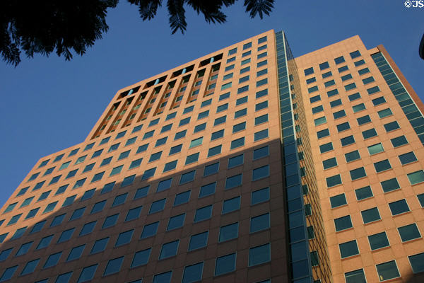 Center West (1988) (23 floors) (10877 Wilshire Blvd. in Westwood). Los Angeles, CA. Architect: DMJM.