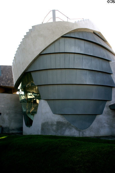 Beehive (2001) building. Culver City, CA. Style: Postmodern. Architect: Eric Owen Moss Architects.