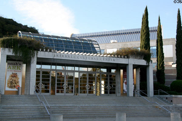 Skirball Cultural Center & Museum (1996) (2701 N. Sepulveda Blvd.). Los Angeles, CA. Architect: Moshe Safdie.