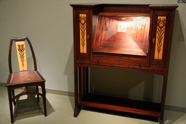 Shop of the Crafters desk & chair (c1905) by Pál Horti at LACMA. Los Angeles, CA.