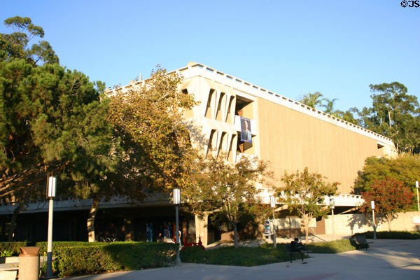 Steinhaus Biological Sciences Hall at UC Irvine. Irvine, CA.