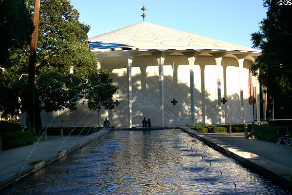 Beckman Auditorium (1963) at Cal Tech. Pasadena, CA. Architect: Edward D. Stone.