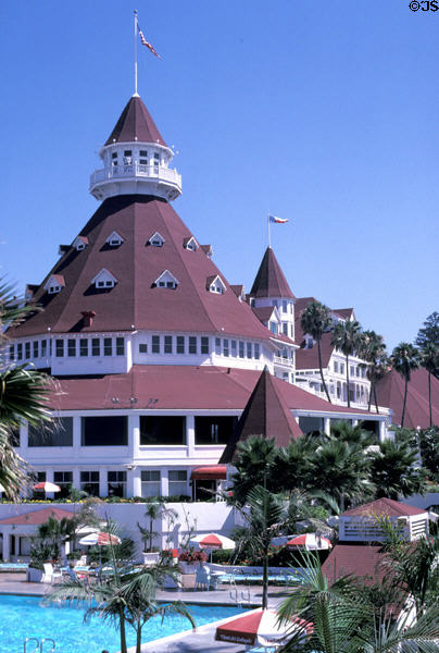 Hotel del Coronado (1888). San Diego, CA. Style: Queen Anne. Architect: Reid Brothers.