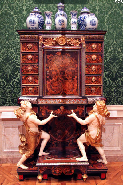 French cabinet on stand (c1675-80) attrib. André-Charles Boulle with Chinese vases (1662-1722) at J. Paul Getty Museum Center. Malibu, CA.