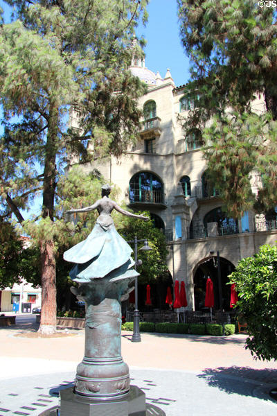 Eliza Tibbets Statue (2011) by Guy A. commemorates founder of navel orange industry, on Main Street mall beside Mission Inn. Riverside, CA.