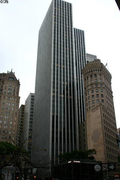 White L-shaped Wells Fargo Building (1966) (44 Montgomery) with Hobart Building. San Francisco, CA. Architect: John Graham & Co..