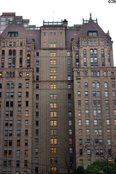 Hunter-Dulin Building (1926) (22 floors) (111 Sutter St. at Montgomery). San Francisco, CA. Architect: Schultze & Weaver.