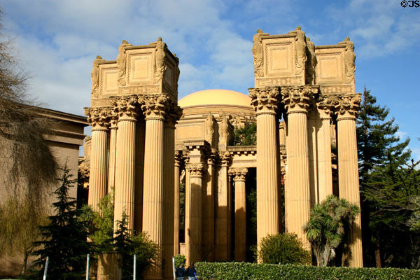 Open ring of columns at Palace of Fine Arts. San Francisco, CA.
