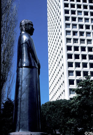 Sun Yat-sen statue (1938) by Beniamino Bufano & 650 California Street in Chinatown. San Francisco, CA.