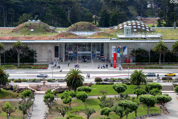 California Academy of Science (2008) by Renzo Piano with living roof. San Francisco, CA.