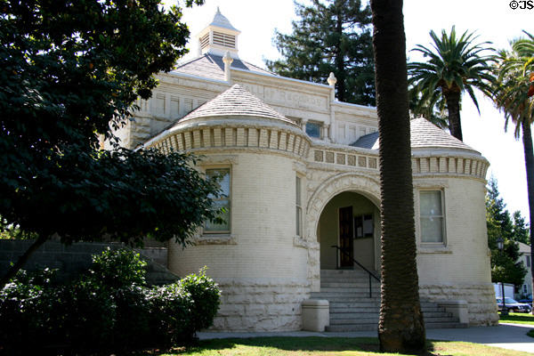 Yuba City Hall of Records (1891) (2nd & B Sts.). Yuba City, CA.