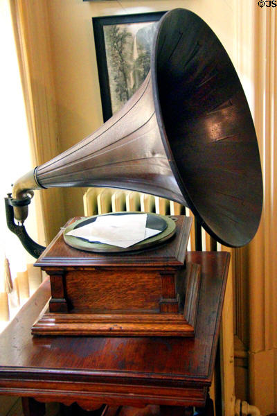 Horn model Victor Victrola phonograph (c1900-20) at Pardee Home Museum. Oakland, CA.