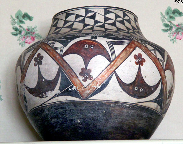 Native American ceramic pot at Pardee Home Museum. Oakland, CA.