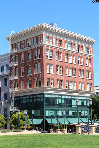 De Domenico Building (aka Plaza Building) (1913-4) (200 Frank H Ogawa Plaza). Oakland, CA. Architect: O'Brien & Werner. On National Register.