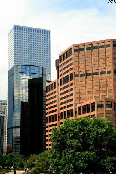 Pink One Civic Center Plaza (1984) (22 floors) (1560 Broadway) beside Republic Plaza & World Trade Center. Denver, CO. Architect: Hellmuth, Obata & Kassabaum.