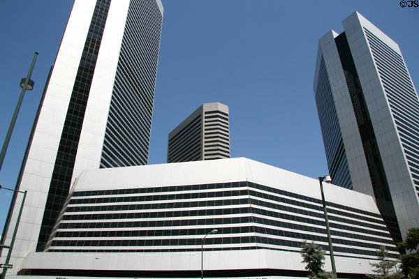 Denver Place Towers (1981) (34 & 23 floors) (999 18th St.). Denver, CO. Architect: Abugov & Sunderland.