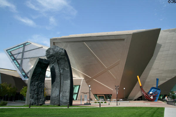 Hamilton Building of Denver Art Museum with black Denver Monoliths (2006) by Beverly Pepper. Denver, CO.