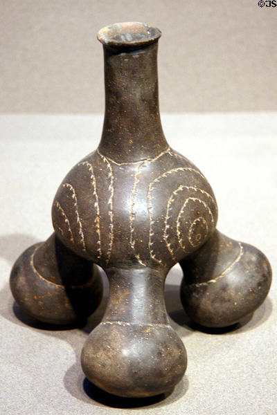 Arkansas Caddoan-culture native tripod jar (15thC) at Denver Art Museum. Denver, CO.