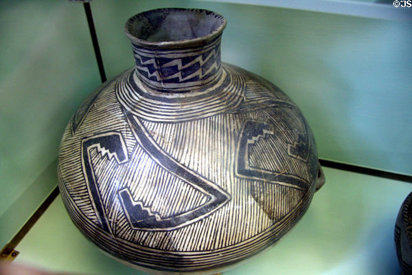 Pueblo pottery water jar with narrow spaced lines typical of Classic Mesa Verde Style at Mesa Verde Museum. CO.