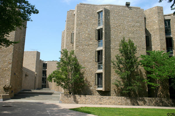 Samuel F.B. Morse College (1960-2) an innovative college community of rubble & concrete. New Haven, CT. Architect: Eero Saarinen.