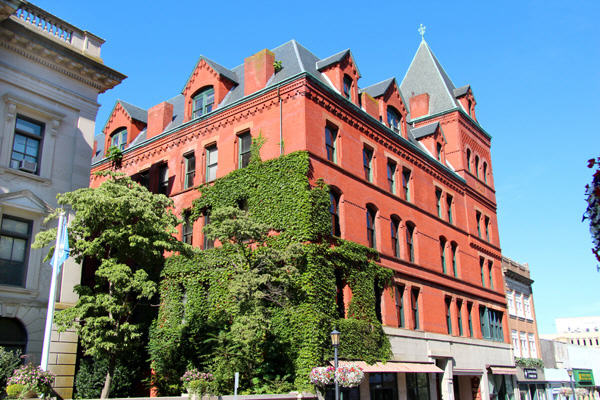 Harris Place (1885) (165 State St.). New London, CT. Style: Romanesque Revival. Architect: Leopold Eidlitz.