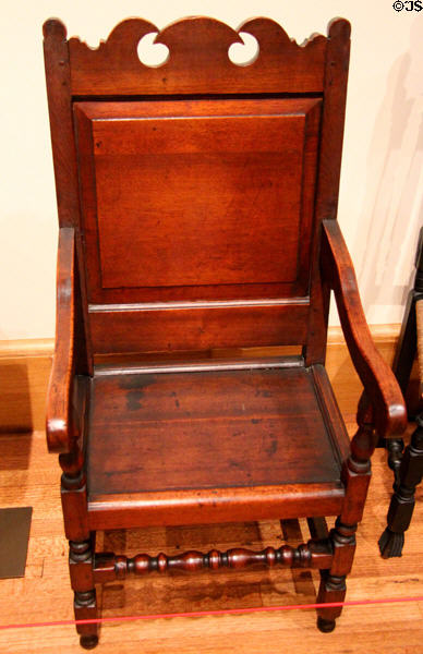 Wainscot armchair (1710-30) from Southeastern Pennsylvania at Yale University Art Gallery. New Haven, CT.