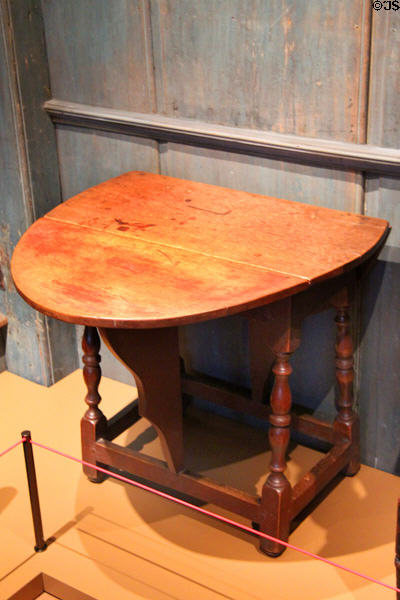 Oval table with drop leaves (1689-1720) from southern CT at Yale University Art Gallery. New Haven, CT.