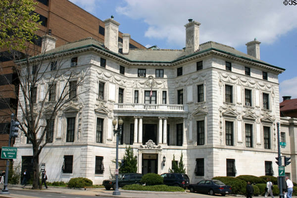 Washington Club (1903) (15 Dupont Circle NW). Washington, DC. Style: Classical revival. Architect: Stanford White. On National Register.