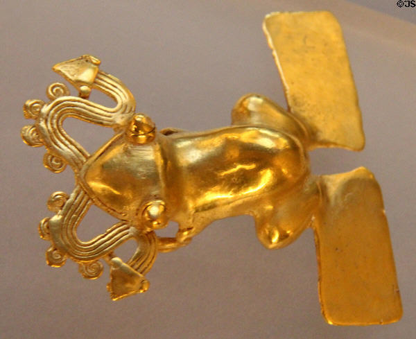 Veraguas gold frog with double-headed snake pendant (700-1500) from Costa Rica at Dumbarton Oaks Museum. Washington, DC.