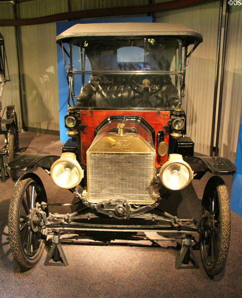 Ford Model T Touring Car (1913) at National Museum of American History. Washington, DC.