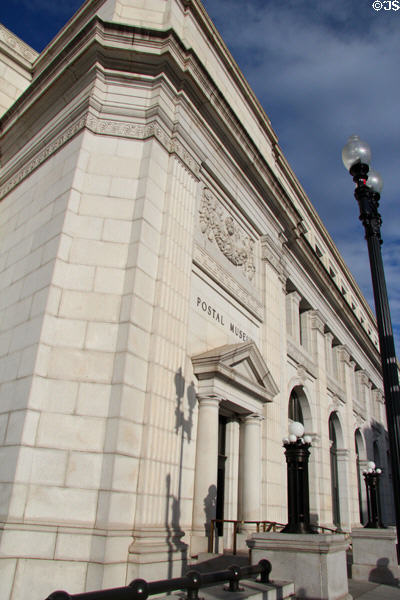 Former Washington, DC Main Post Office (1914) (2 Massachusetts Ave., NE) now Smithsonian National Postal Museum. Washington, DC. Style: Beaux-Arts. Architect: Daniel Burnham & Ernest Graham.