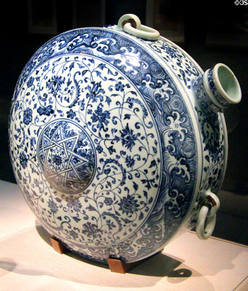 Chinese porcelain canteen (15thC) at Smithsonian Freer Gallery of Art. Washington, DC.