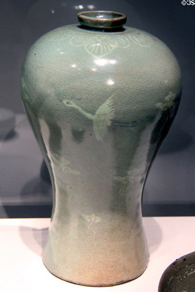 Korean stoneware bottle with design of cranes & clouds (13thC) at Smithsonian Freer Gallery of Art. Washington, DC.