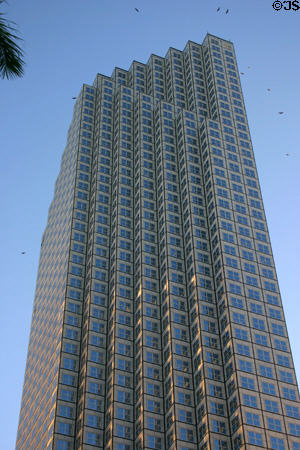 Wachovia Financial Center (1984) (200 South Biscayne Blvd.) (55 floors). Miami, FL. Architect: Skidmore, Owings & Merrill, Spillis Candela & Partners.