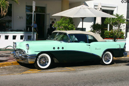 Classic 1950s Buick on Ocean Drive. Miami Beach, FL.