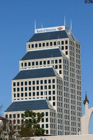 Bank of America Center (1988) (28 floors) (390 North Orange Ave.). Orlando, FL. Architect: Morris Architects.