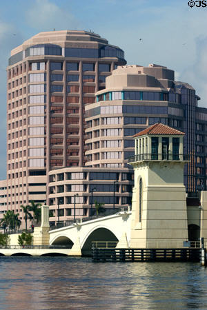 Phillips Point Towers (1986) (777 South Flagler Dr.) (13 & 19 floors). West Palm Beach, FL. Architect: Hellmuth, Obata & Kassabaum.