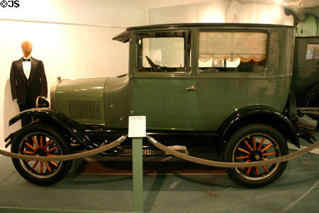 Ford Model T sedan (1927). Fort Myers, FL.
