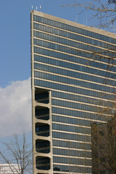Peachtree Summit (1975) (401 West Peachtree Street NW) (31 floors). Atlanta, GA. Architect: Toombs, Amisano & Wells.