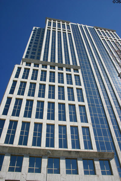 Wachovia Plaza (1987) (999 Peachtree Street NE) (28 floors). Atlanta, GA. Architect: Heery International, Inc..