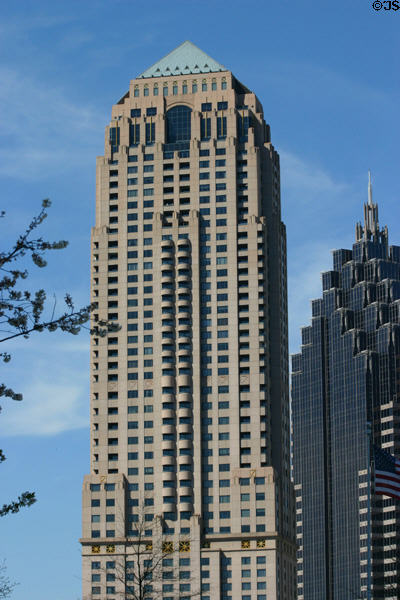 GLG Grand (1992) (75 14th Street NE) (53 floors). Atlanta, GA. Architect: Rabun Hogan Ota Rasche Architects.