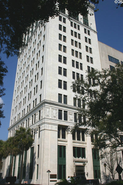 Savannah Bank Building (1911) (Bull & East Bryan Sts. on Johnson Square) (14 floors). Savannah, GA. Architect: Mowbray & Uffinger.