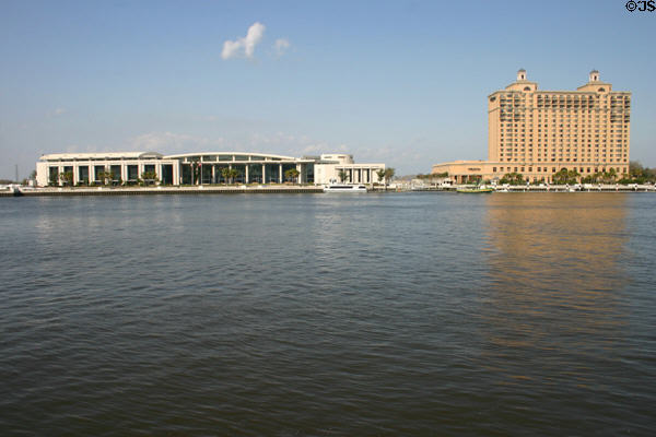 Convention Center (1999) & Westin Savannah Harbor Resort (1999) (16 floors) above Savannah River. Savannah, GA.