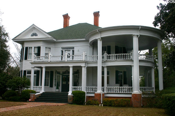 House with round porch (about 435 Hansell St.). Thomasville, GA.