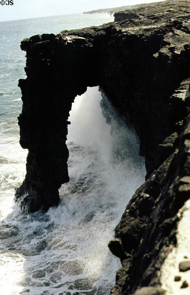 Holei Sea Arch in Volcanoes National Park. Big Island of Hawaii, HI.