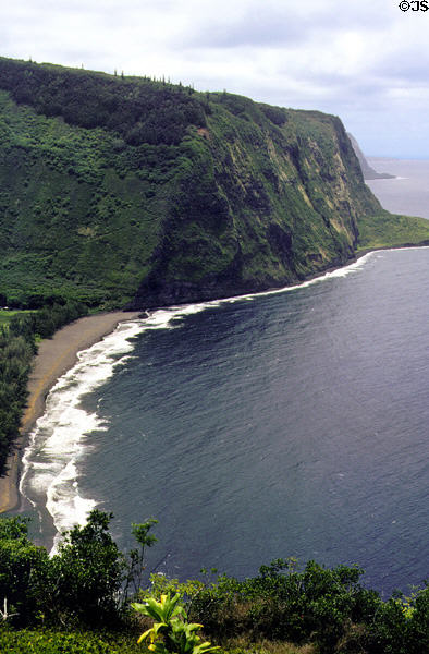 Coast at Waipio Valley on northern Hawaiian Island coast. Big Island of Hawaii, HI.