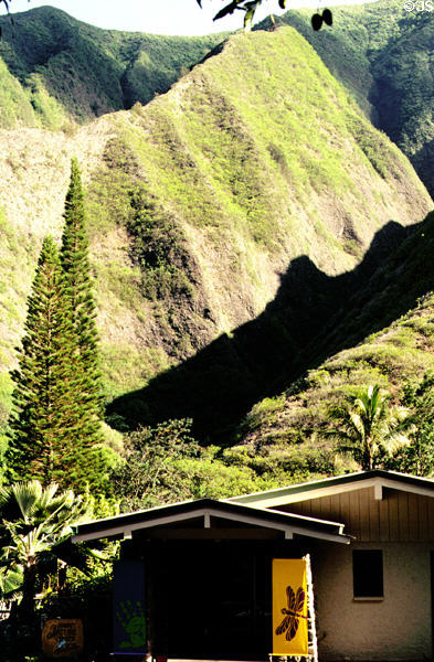 Hawaii Nature Center in Kepaniwai Park Heritage Gardens at Iao Valley State Park. Maui, HI.