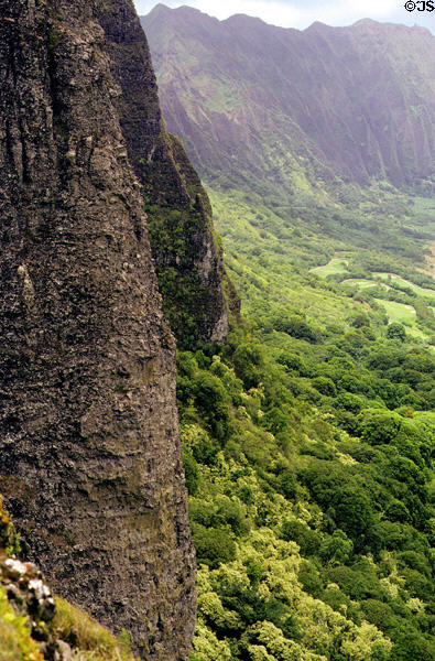 Landscape of Oahu from Pali lookout. Oahu, HI.